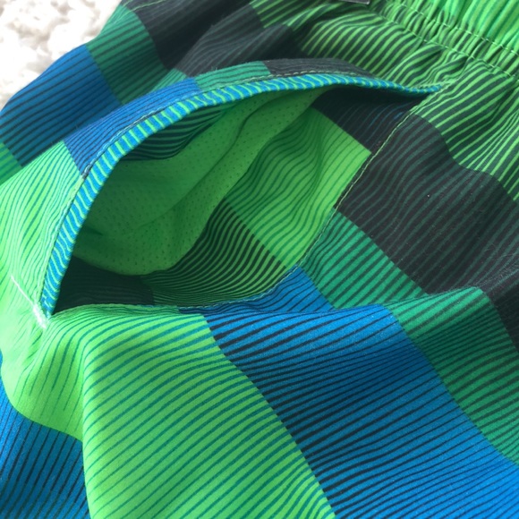 NWT Nike Boys Volley Swim Shorts / Swim Trunks Size Small - Picture 7 of 9